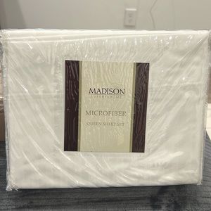 White queen size sheet set